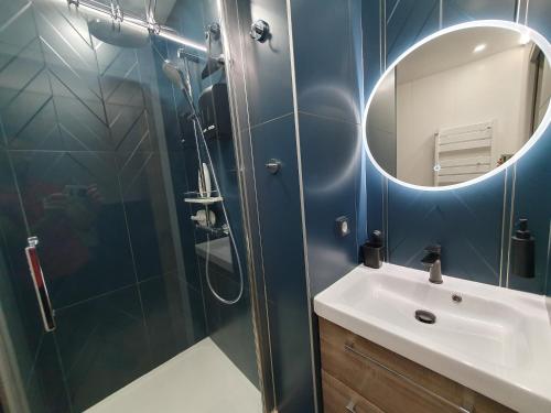 Koupelna v ubytování EXIGEHOME-Luxury apartment 10 minutes from Paris