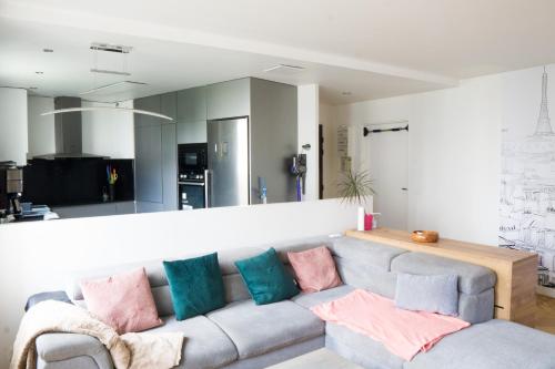 Posezení v ubytování EXIGEHOME-Luxury apartment 10 minutes from Paris