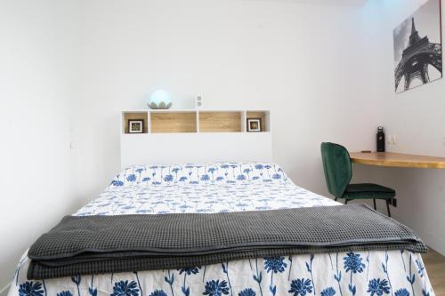 Postel nebo postele na pokoji v ubytování EXIGEHOME-Luxury apartment 10 minutes from Paris