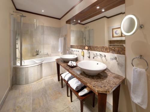 Mamaison Le Regina Boutique Hotelにあるバスルーム