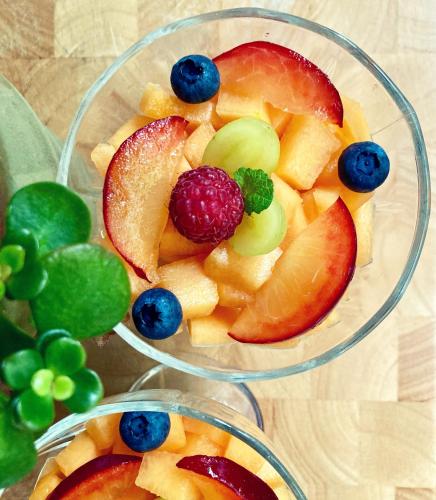 two glass bowls filled with fruit on a table at Léhontine in Dinan