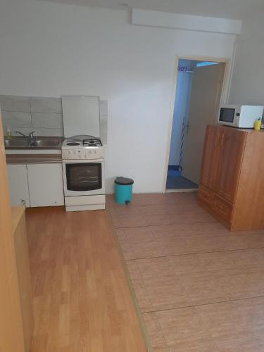 No wifi and no aircon apartment