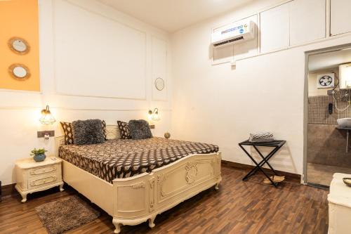 a bedroom with a bed in a room at AnandMai Ghar - A Homestay in Gwalior in Gwalior