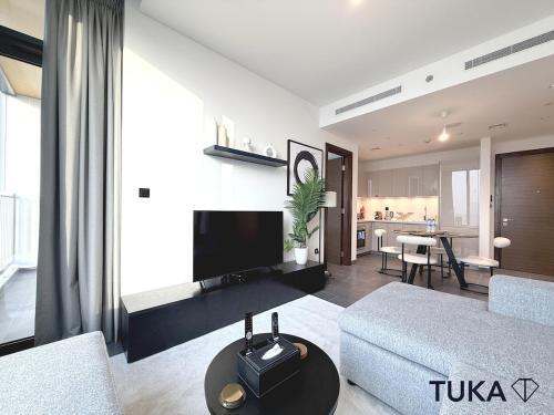Lux - 2BR - Spacious - Burj Khalifa View - New Bld