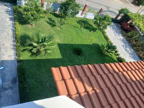Taman di luar Artemis Villa