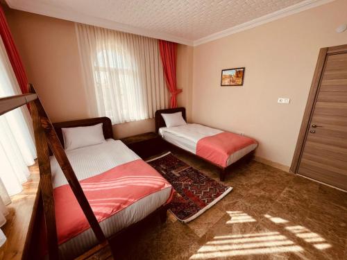 Postel nebo postele na pokoji v ubytování Cherrykonak cappadocia