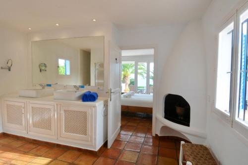 Villa 8BR, Sea views, walk to the beach, pool photo 3