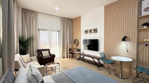 Lovely Studio with balcony in Silicon Oasis
