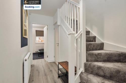 Φωτογραφία από το άλμπουμ του Modern 4Bedroom House By Homebird Property Management Short Lets & Serviced Accommodation Leeds With Private Parking & Garden στο Λιντς