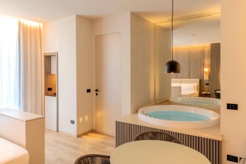 a bathroom with a large tub in a room at International Hotel & Suite in San Benedetto del Tronto