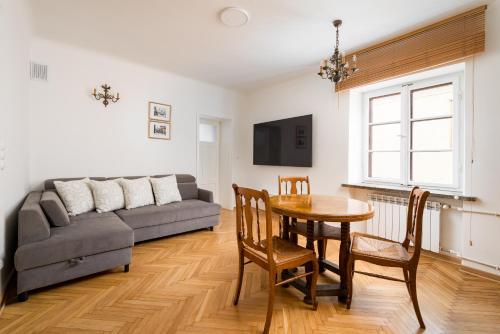Jezuicka Charming Apartment by BookingHost