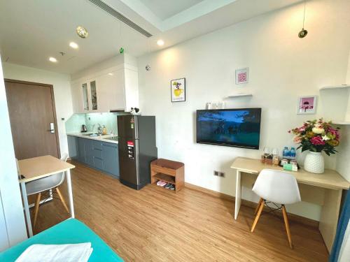 Una cocina o zona de cocina en Great Studio Apt Near Marriott Hotel And My Dinh Stadium