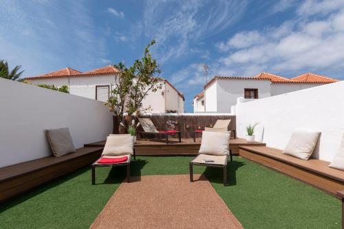 Lovely 6 Bedroom Villa Communal Heated Pool
