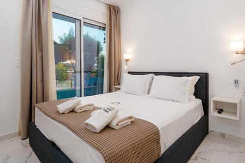 Ένα ή περισσότερα κρεβάτια σε δωμάτιο στο Saffron Apartment - Hellenic Apartments Avlona