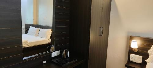 Hotel SAVI SAGARにあるベッド