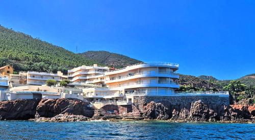 Côte d'Azur entre Cannes et Saint-Raphaël, accès mer direct, piscine et jardin, Cap Neree Le Trayas