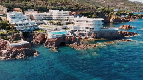 Côte d'Azur entre Cannes et Saint-Raphaël, accès mer direct, piscine et jardin, Cap Neree Le Trayas