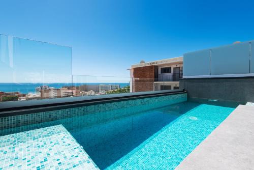 DelSol Villa - Modern Private Pool Villa Short Walk to Beach