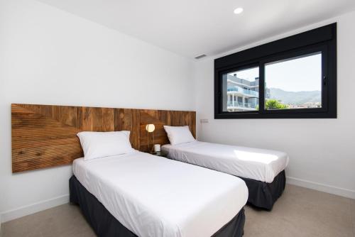 DelSol Villa - Modern Private Pool Villa Short Walk to Beach