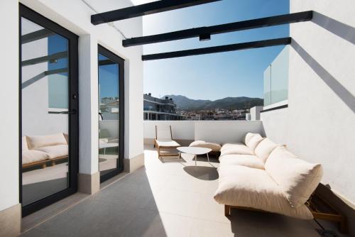 DelSol Villa - Modern Private Pool Villa Short Walk to Beach