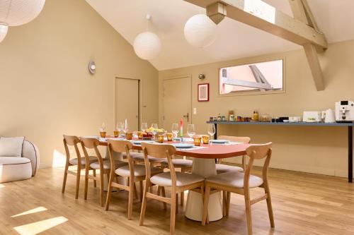 a dining room with a table and chairs at La Maison Générale in Besançon
