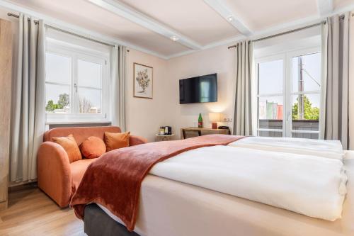 Ένα ή περισσότερα κρεβάτια σε δωμάτιο στο Hotel Schlossblick Chiemsee