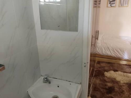 Ένα μπάνιο στο Liza n Homes