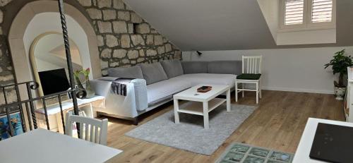 Giường trong phòng chung tại Old Town Port Apartments