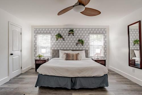 a bedroom with a bed and a ceiling fan at Sunny Midtown Cottage- Midtown Mobile in Mobile