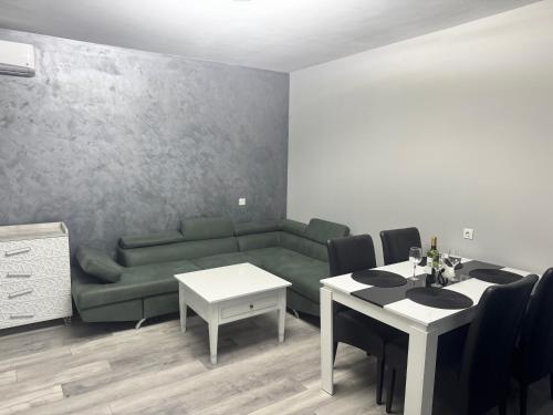 Апартамент Велкови