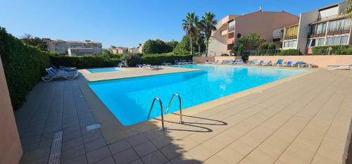 Appartement vue mer piscine et plage à pied Ambassade du Soleil