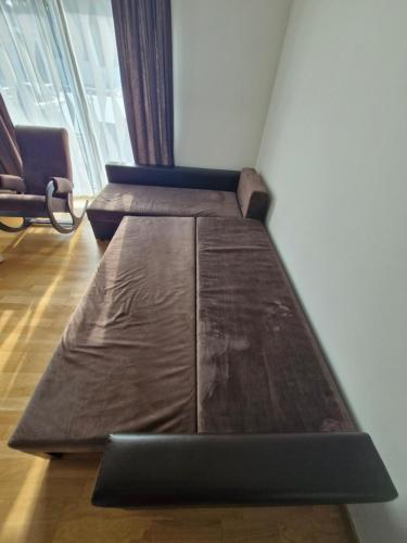 a room with two beds in a room at HOLIDAY NEST Family Guest House 80m2 - Mysigt gästhus med två sovrum i Höör in Höör