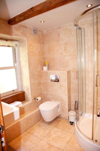 Bilik mandi di Rooms at The Nook