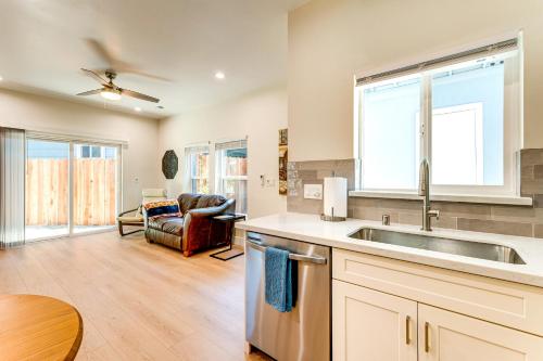 Φωτογραφία από το άλμπουμ του 3 Mi to UC Davis Retreat with Furnished Patio! σε Davis