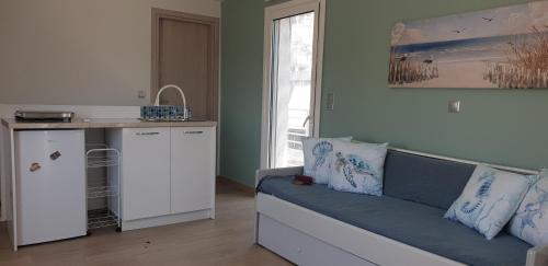 Dapur atau dapur kecil di Al Fresco Voula Apartment