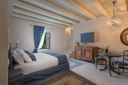a bedroom with a bed and a table and a dining room at Maison Benedictine in Caprino Veronese