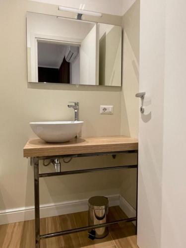 a bathroom with a sink and a mirror at COMÓ EXCLUSIVE in Aprilia