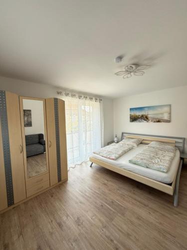 a bedroom with a bed and a ceiling fan at Ferienwohnung Luftkurort-Alpenparadies in Grassau