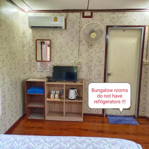 a small room with a bed and a room with a fan at TA YAI HOMESTAY (ตา ยาย โฮมสเตย์) in Ko Kood