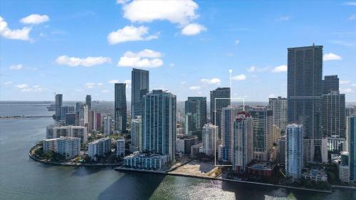 myClub at Brickell Bay photo 54