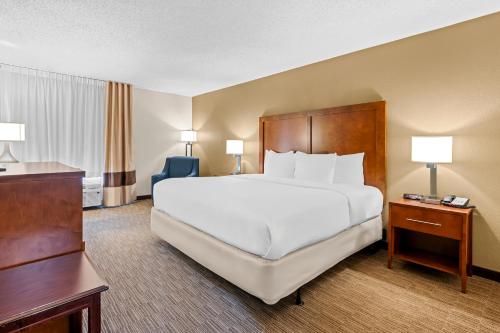a hotel room with a large bed and a desk at Comfort Inn & Suites Oxford South in Oxford