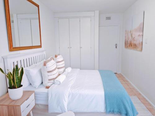 Кровать или кровати в номере Ocean Lighthouse - 2 Adults & 3 Kids - Umdloti
