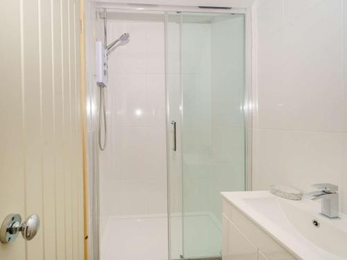 Ένα μπάνιο στο 4 Bed in Broughton - in - Furness 90412