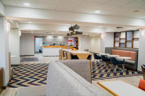 Χώρος καθιστικού στο Hampton Inn Gonzales