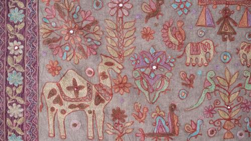 a rug with an elephant and flowers on it at Italianway - Adda 10 in Valdidentro