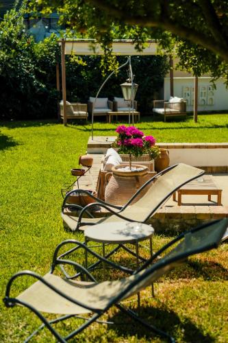 a group of chairs and a table in a yard at B&B PROCHYTEA in Procida