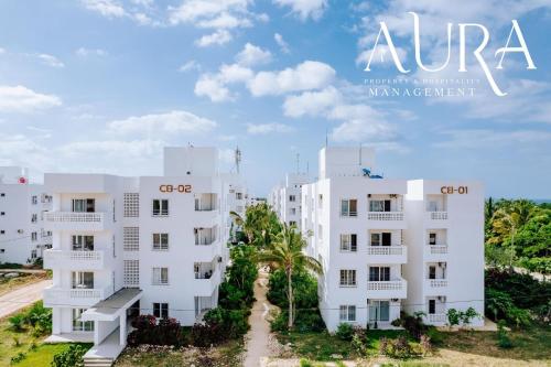 eine Luftansicht eines weißen Apartmentgebäudes in der Unterkunft Aura Space Apartments & Villas Fumba Town Zanzibar in Dambani