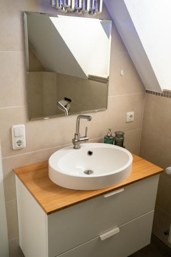 a bathroom with a sink and a mirror at Ferienwohnung Am Hafen in Bleckede