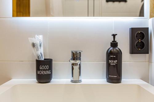 Fotografie z fotogalerie ubytování 2-room spacious apartment, near the lake v destinaci Almaty