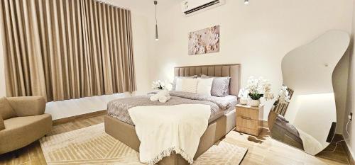 Postel nebo postele na pokoji v ubytování Modern & Comfy Studio-AlGhub 14